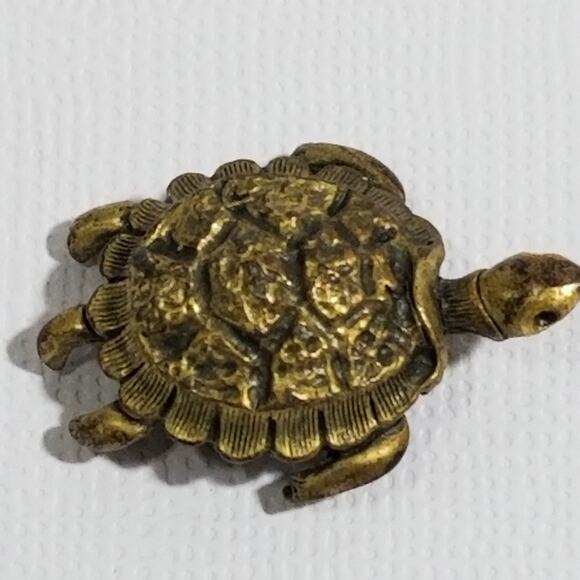 Vintage brass tortoise brooch 1"x7/8" - Picture 4 of 15